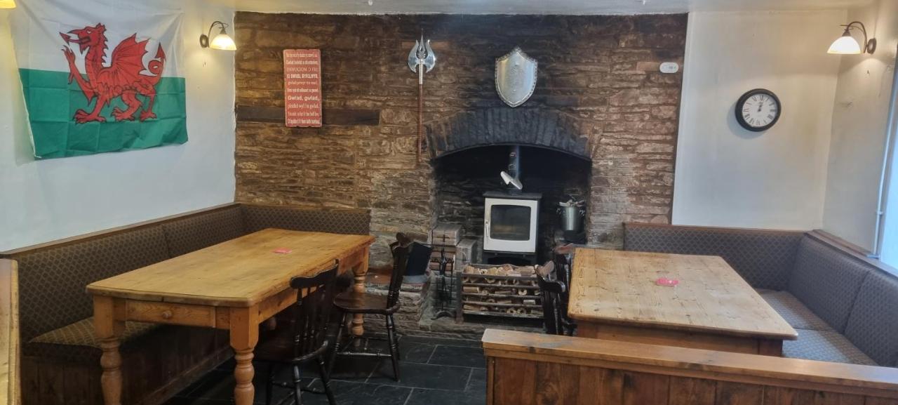 Dinas Castle Inn Brecon Exteriör bild